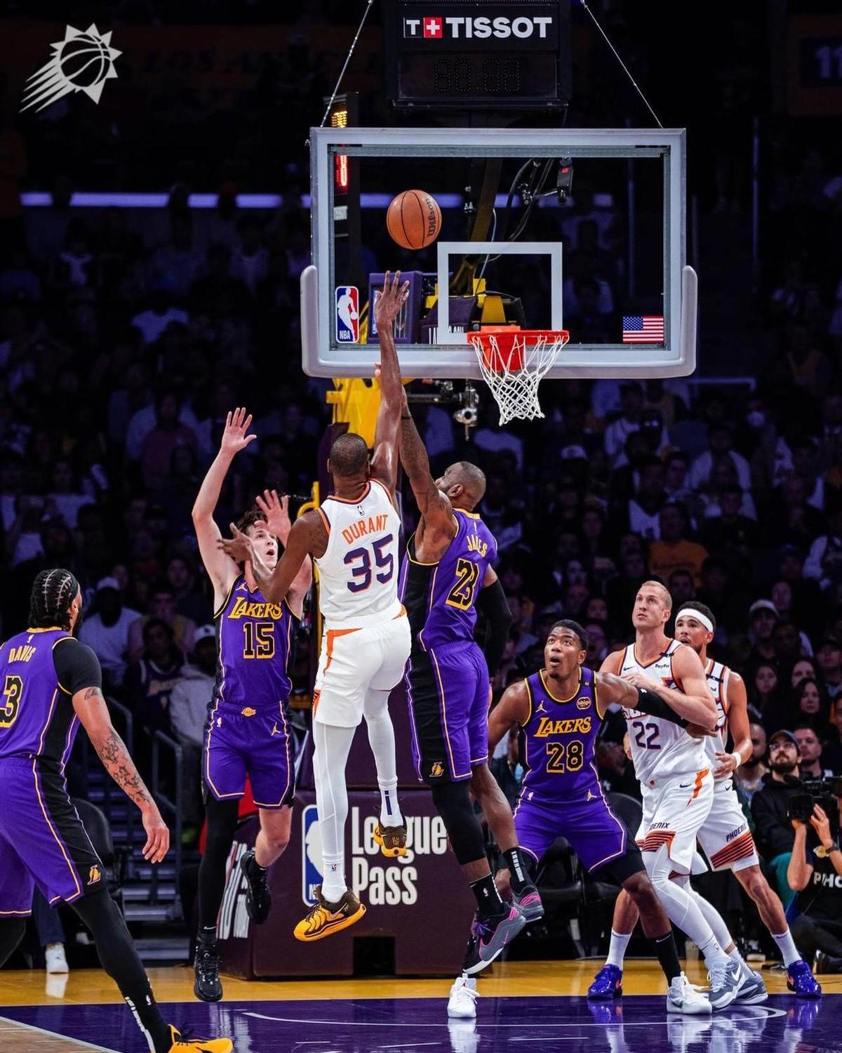 关键时刻，球队进攻犹豫不决