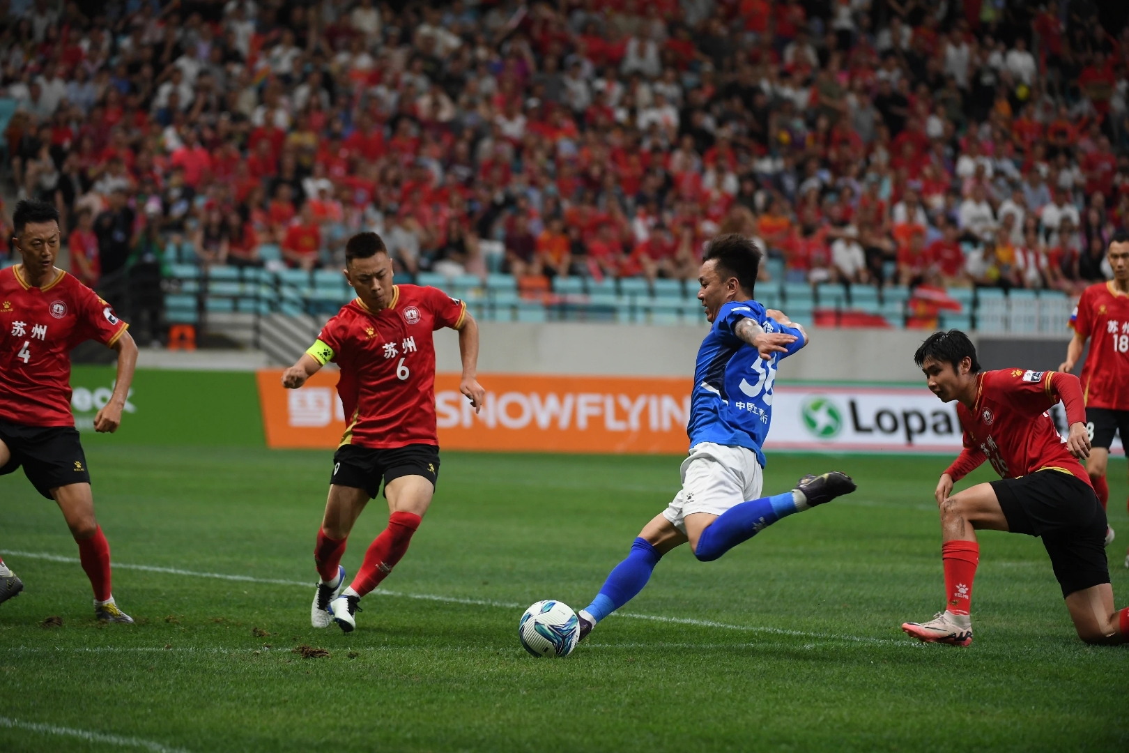 年轻球员秀技术，力挺球队获胜