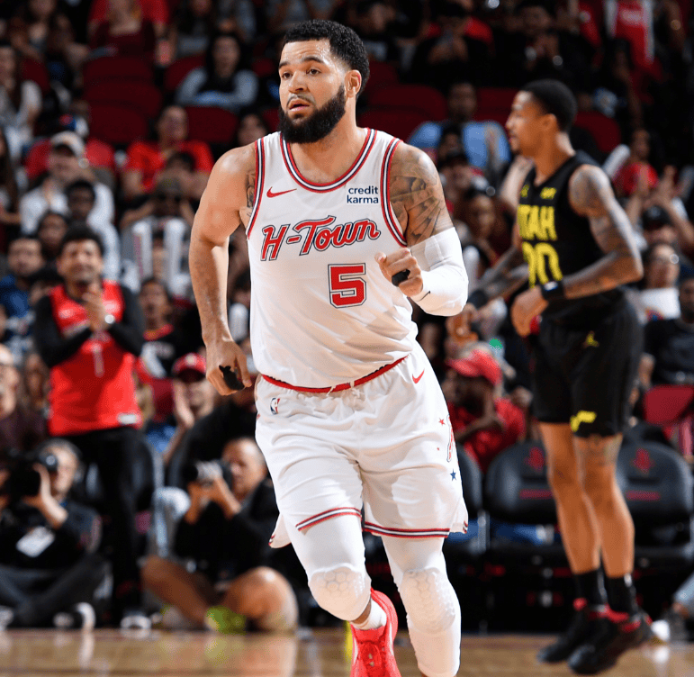 开云官网-马刺翻盘山东队，范弗利特状态火热