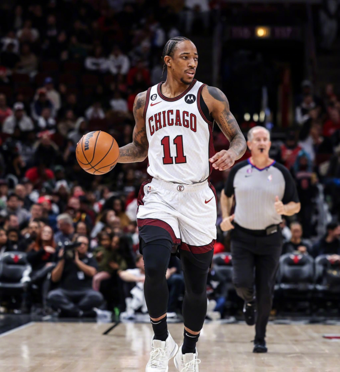 骑士轻取凯尔特人，德罗赞状态火热的简单介绍