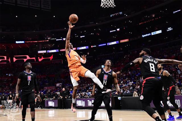 新疆队横扫深圳队，保罗扛起全队